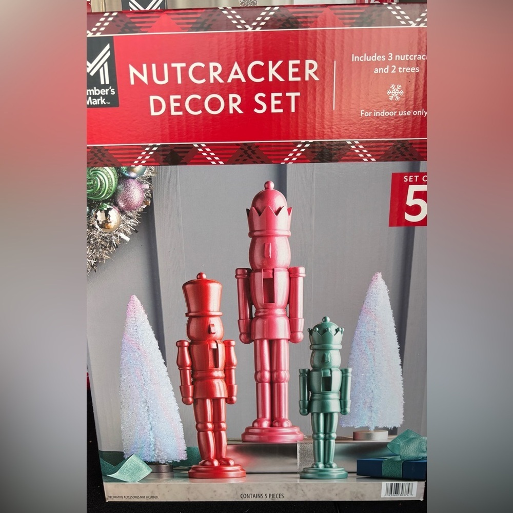 New Members Mark Holiday Nutcracker Decor Set